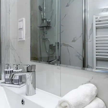 The Theater Living Apartman *